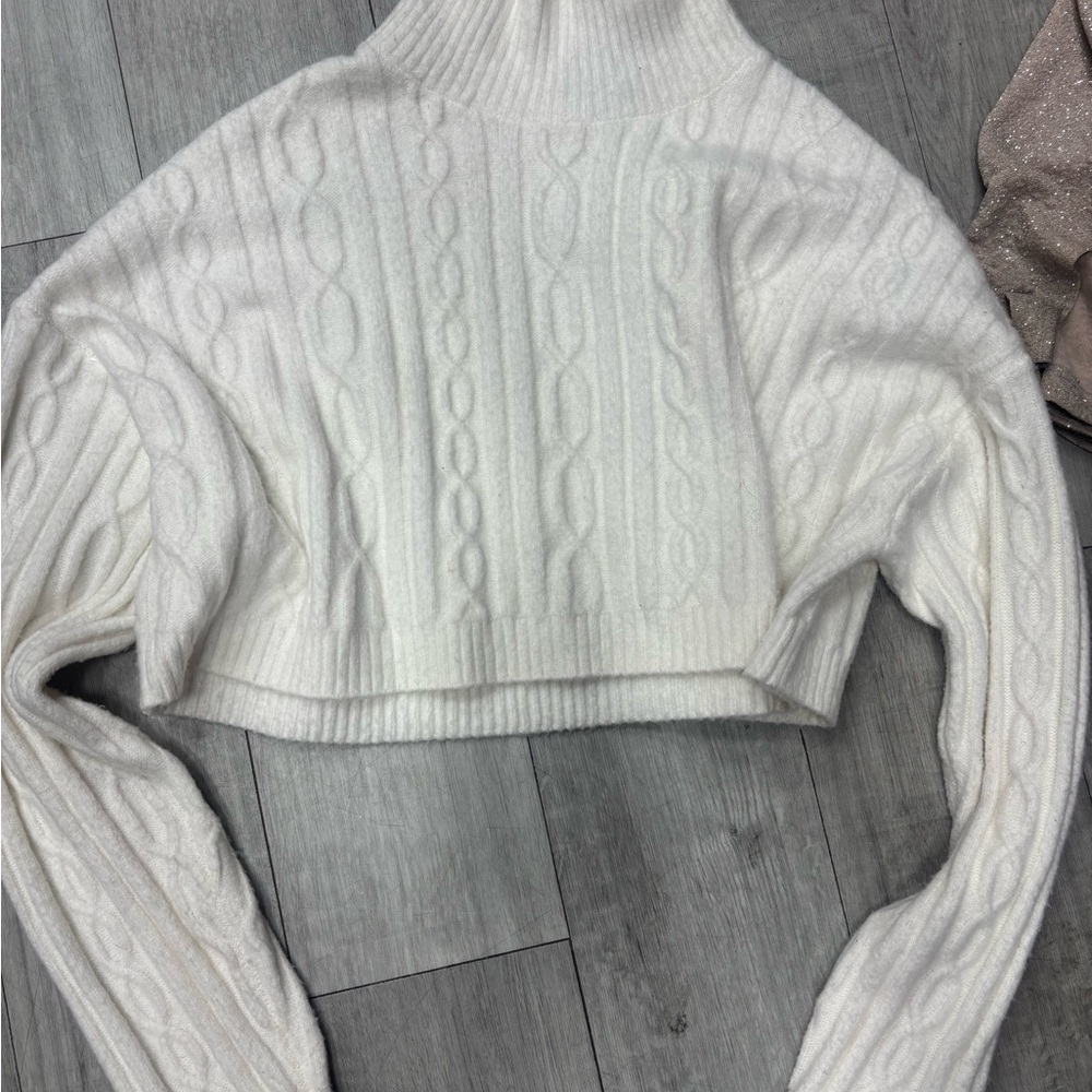 ALO Yoga Cream Cable Knit Cropped Sweater